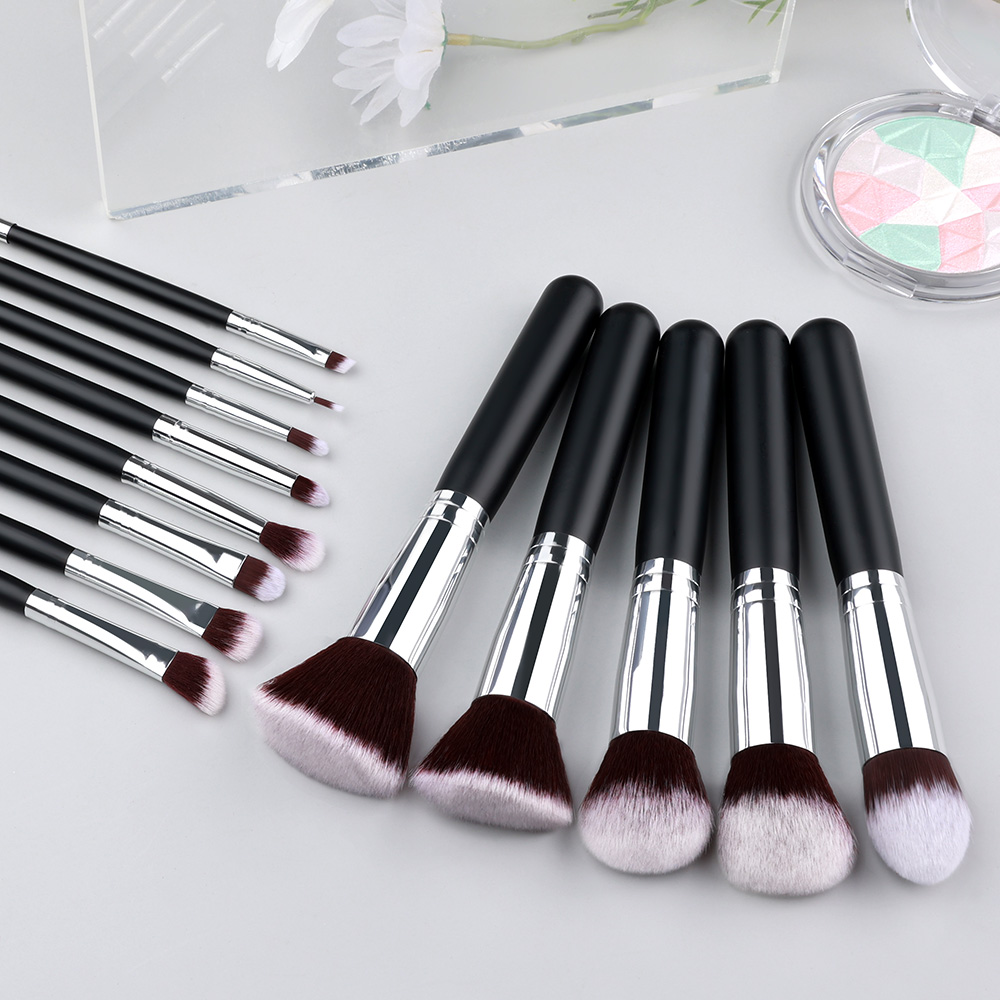 ชุดแปรงแต่งหน้ามืออาชีพ 14/16  - Huda Beauty Makeup Brush Set บทวิจารณ์และราคา