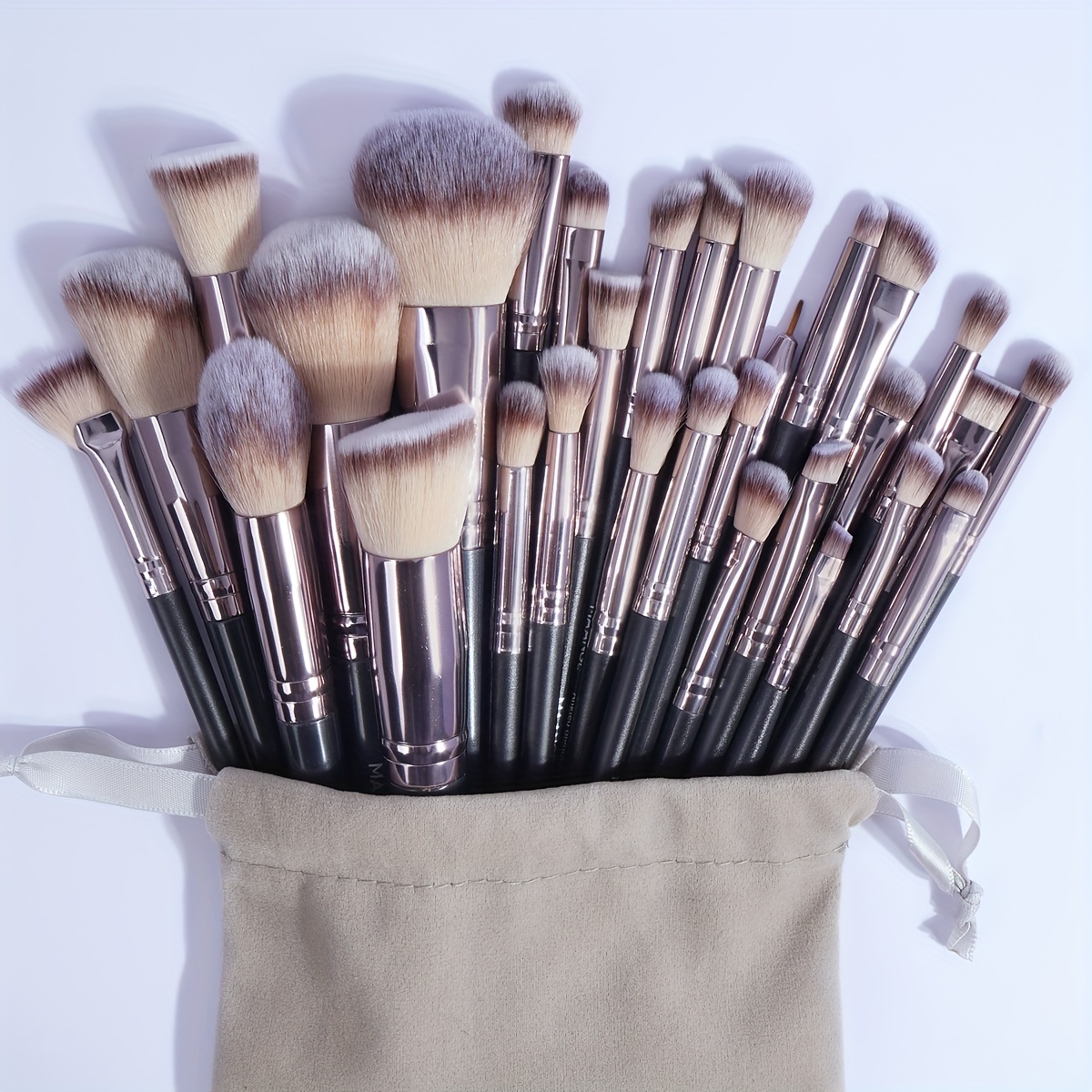 ชุด kuas Rias รองพื้นคอนซีลเลอ - Huda Beauty Makeup Brush Set บทวิจารณ์และราคา