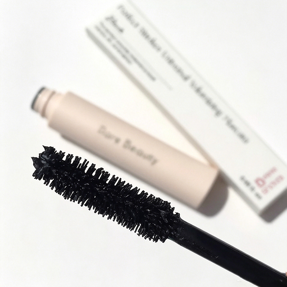 เรียร์ บิวตี้ สตรอง สเตรช แลช  - Huda Beauty Makeup Mini Kit บทวิจารณ์และราคา
