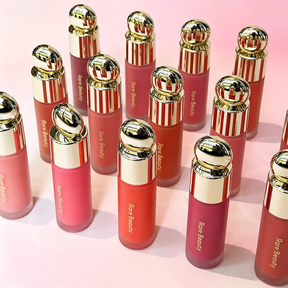 เรียร์บิวตี้ ไมลด์ ทัช เวลเวท  - Huda Beauty Makeup Mini Kit บทวิจารณ์และราคา