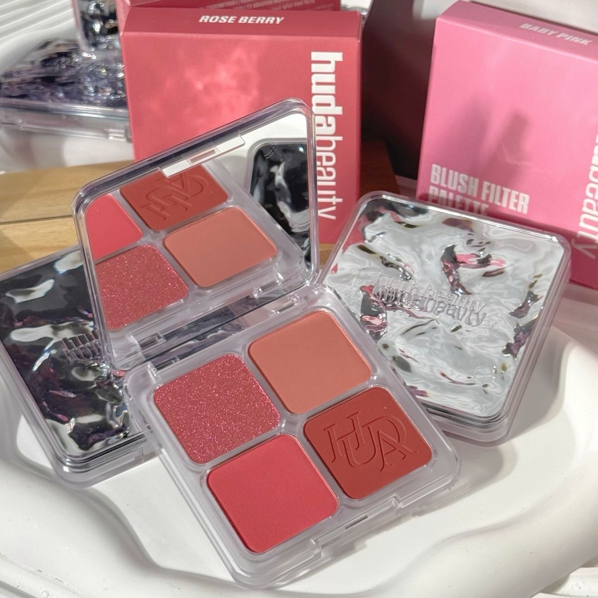 พาเลทบลัชออน 4 สี ฮูดา อีซี่ ล - Huda Beauty Makeup Mini Kit บทวิจารณ์และราคา