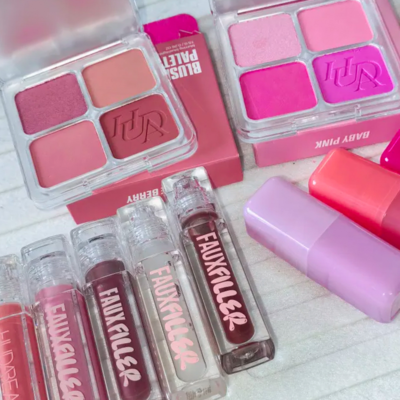พาเลตต์บลัชออน 4 สี แบรนด์แฟชั - Huda Beauty Makeup Mini Kit บทวิจารณ์และราคา